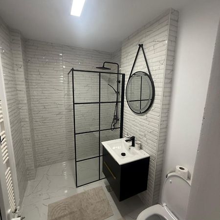 Modernul Apartament De Langa Castel Хунедоара Экстерьер фото
